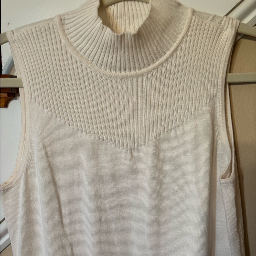 Liz Claiborne Cream Knit Sleeveless Top